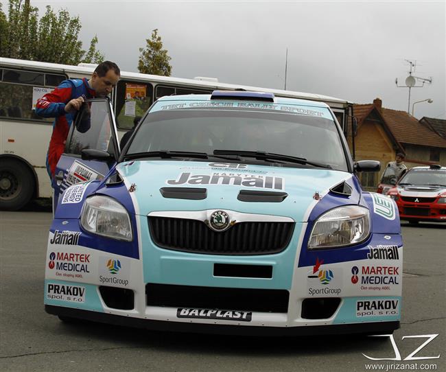 JT Říha group rally team v plné sestavě a se čtyřmi sadami pohárů