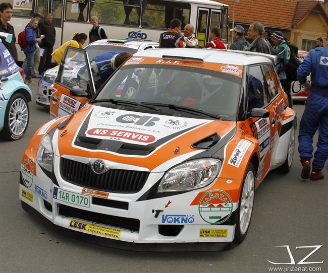 JT Říha group rally team v plné sestavě a se čtyřmi sadami pohárů