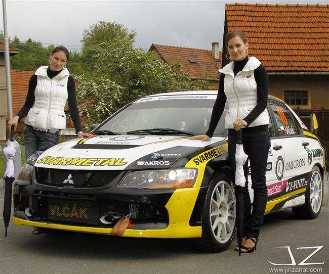 JT Říha group rally team v plné sestavě a se čtyřmi sadami pohárů