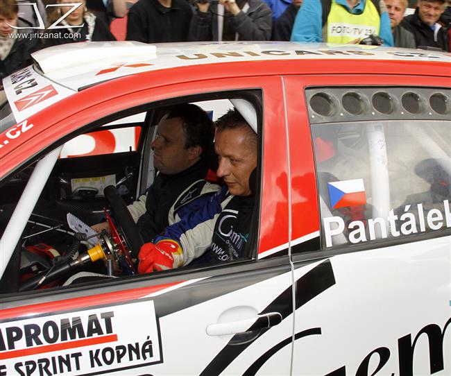 JT Říha group rally team v plné sestavě a se čtyřmi sadami pohárů