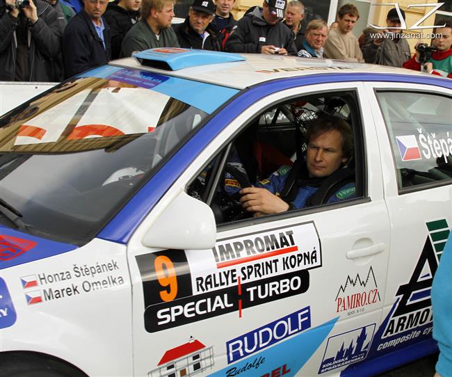JT Říha group rally team v plné sestavě a se čtyřmi sadami pohárů