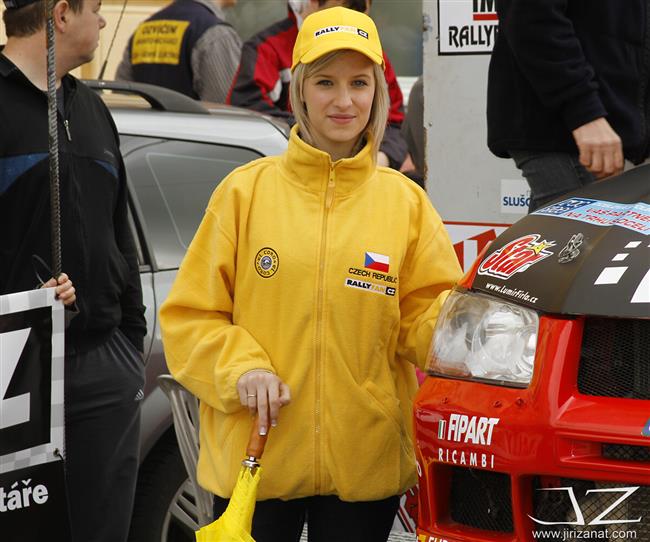 JT Říha group rally team v plné sestavě a se čtyřmi sadami pohárů