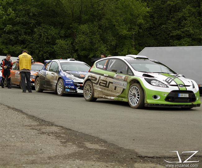 JT Říha group rally team v plné sestavě a se čtyřmi sadami pohárů