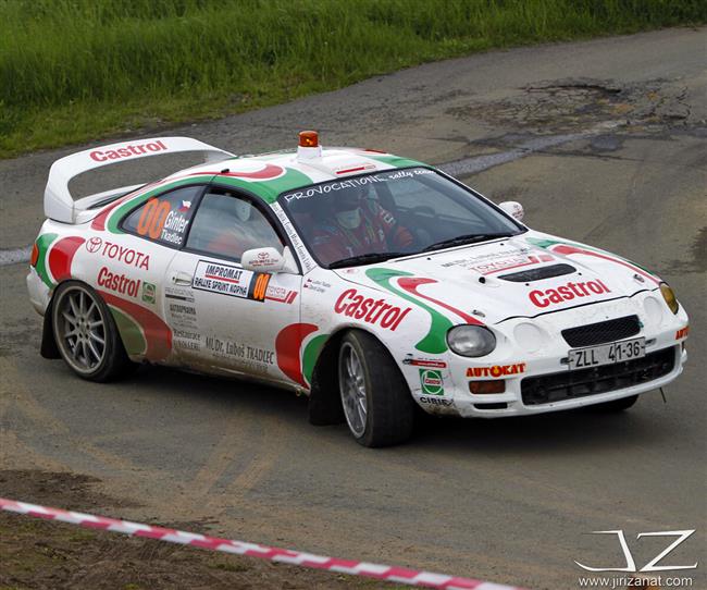 JT Říha group rally team v plné sestavě a se čtyřmi sadami pohárů