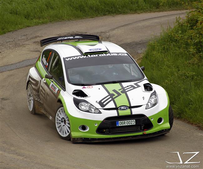 JT Říha group rally team v plné sestavě a se čtyřmi sadami pohárů