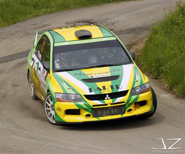 JT Říha group rally team v plné sestavě a se čtyřmi sadami pohárů