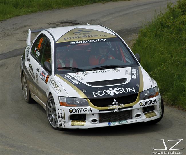 JT Říha group rally team v plné sestavě a se čtyřmi sadami pohárů