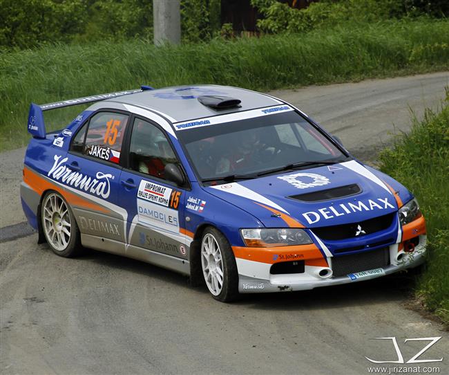 JT Říha group rally team v plné sestavě a se čtyřmi sadami pohárů
