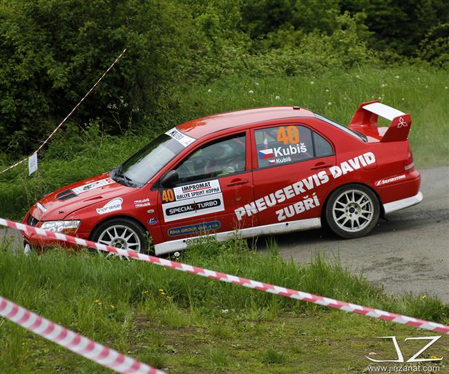JT Říha group rally team v plné sestavě a se čtyřmi sadami pohárů