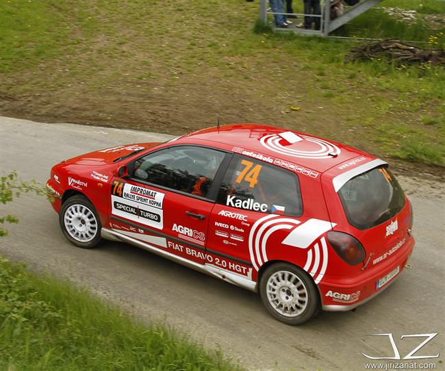 JT Říha group rally team v plné sestavě a se čtyřmi sadami pohárů