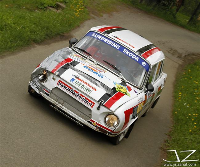JT Říha group rally team v plné sestavě a se čtyřmi sadami pohárů