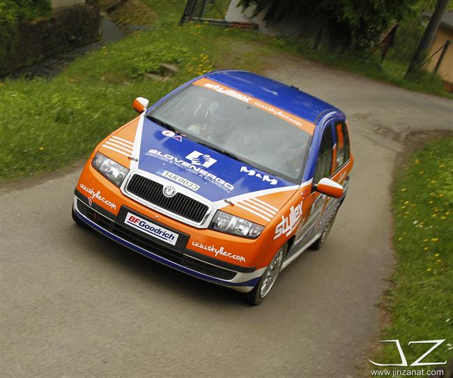 JT Říha group rally team v plné sestavě a se čtyřmi sadami pohárů