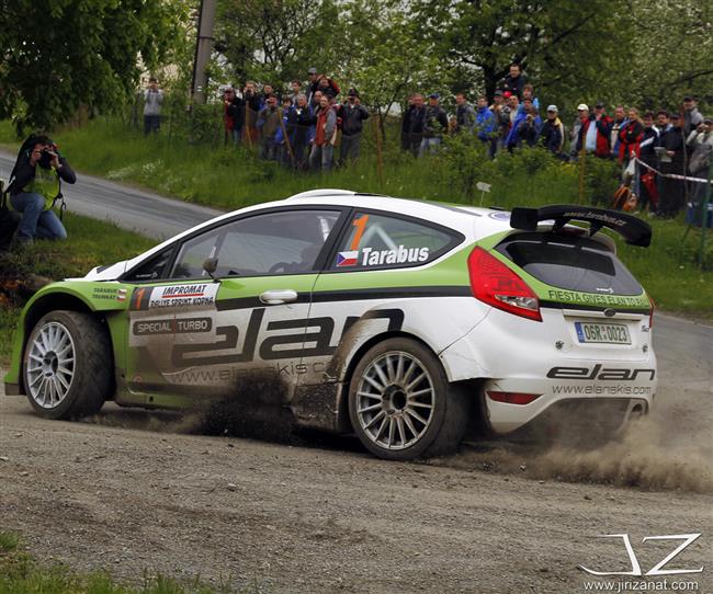 JT Říha group rally team v plné sestavě a se čtyřmi sadami pohárů