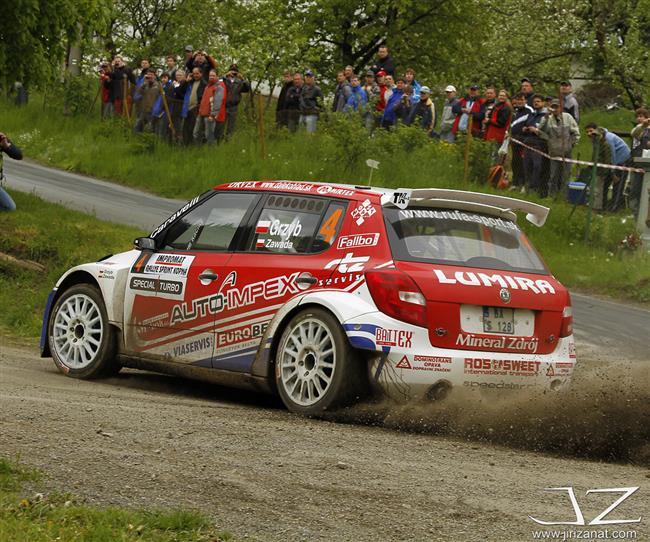 JT Říha group rally team v plné sestavě a se čtyřmi sadami pohárů