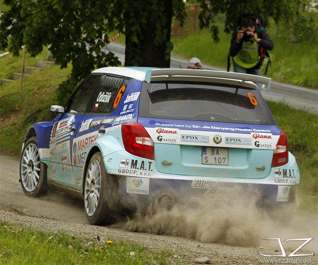 JT Říha group rally team v plné sestavě a se čtyřmi sadami pohárů