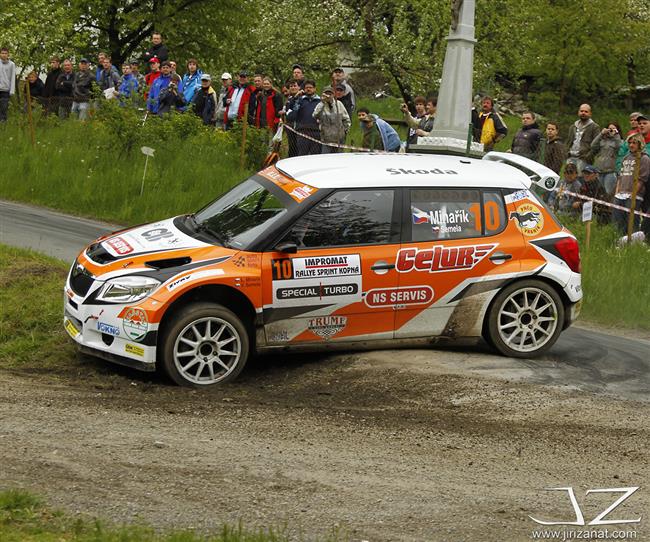 JT Říha group rally team v plné sestavě a se čtyřmi sadami pohárů