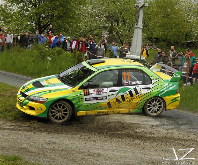 JT Říha group rally team v plné sestavě a se čtyřmi sadami pohárů