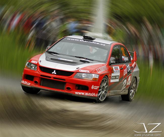 JT Říha group rally team v plné sestavě a se čtyřmi sadami pohárů