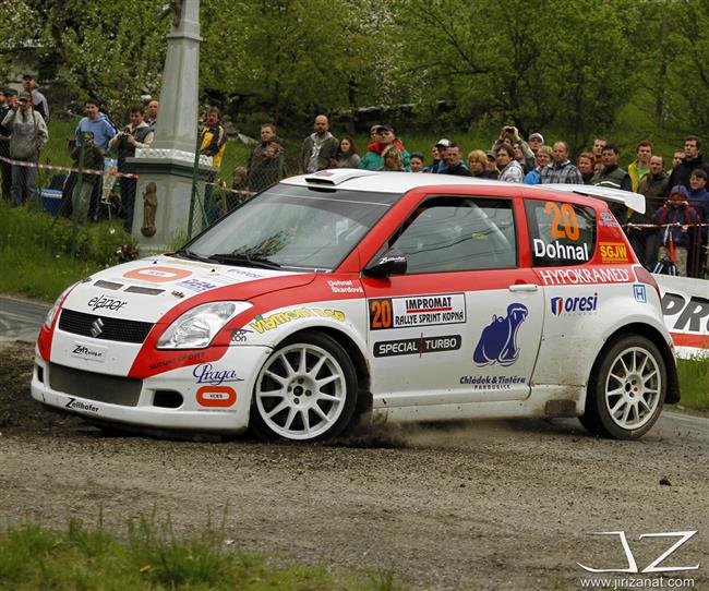 JT Říha group rally team v plné sestavě a se čtyřmi sadami pohárů