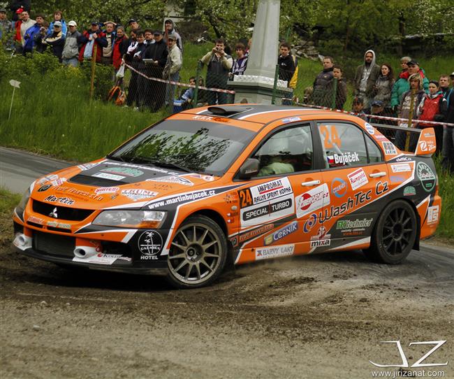 JT Říha group rally team v plné sestavě a se čtyřmi sadami pohárů