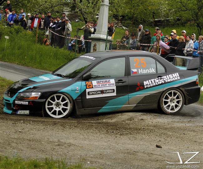JT Říha group rally team v plné sestavě a se čtyřmi sadami pohárů