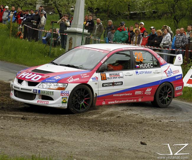 JT Říha group rally team v plné sestavě a se čtyřmi sadami pohárů