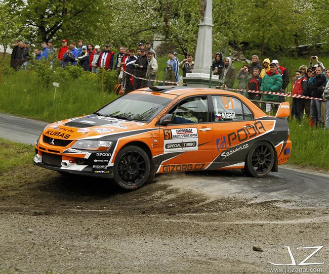 JT Říha group rally team v plné sestavě a se čtyřmi sadami pohárů