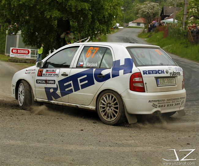 JT Říha group rally team v plné sestavě a se čtyřmi sadami pohárů