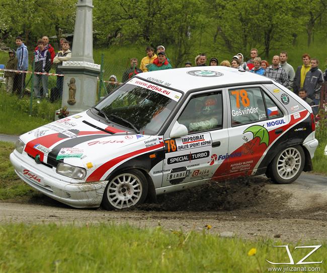 JT Říha group rally team v plné sestavě a se čtyřmi sadami pohárů