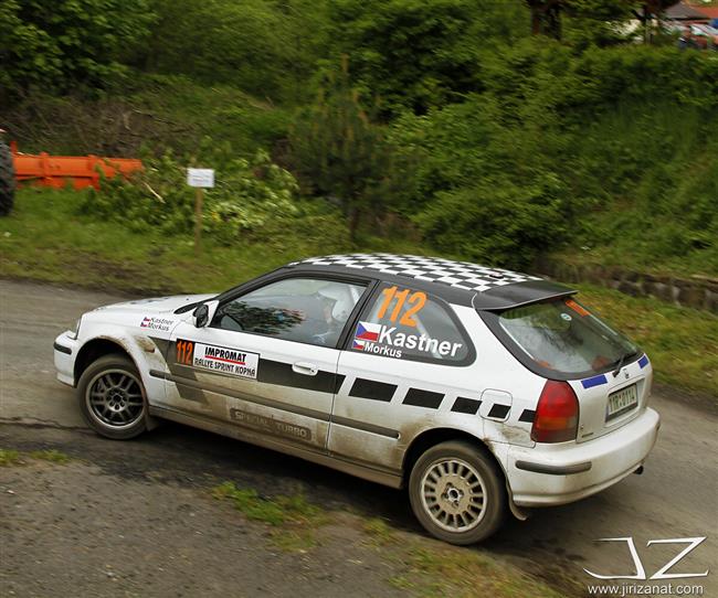 JT Říha group rally team v plné sestavě a se čtyřmi sadami pohárů