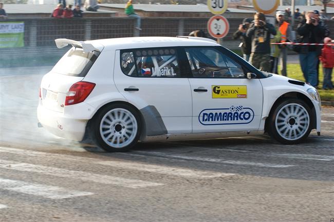 Luba Minařík 2009 - až po veselku, foto týmu