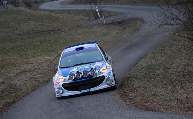 Na Valask rally odstartoval tak zajmav pohr pro jezdce s vozy Clio R3.
