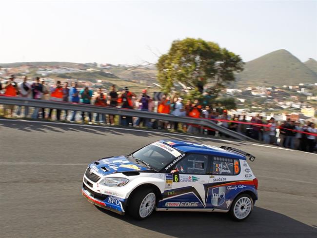 Jezdec tmu Peugeot Belgie Thierry Neuville na Kanrech na stupnch vtz