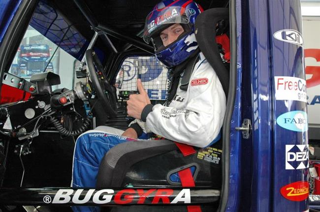 Obě Buggyry byly rozebrány do posledního šroubku, motory jsou po generálce. Od pátku  již MOST !!!