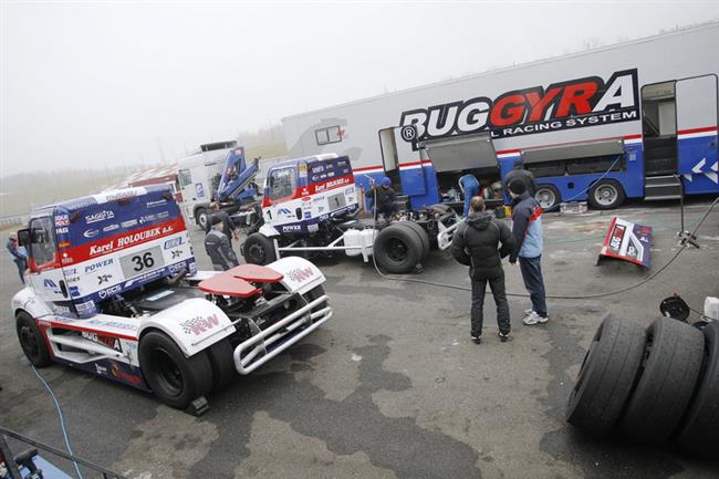 Listopadový  test Buggyry v Mostě (2010) , foto týmu