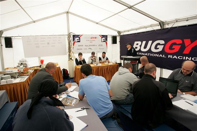 Buggyra 2010 a její  květnový křest na Václaváku, foto týmu
