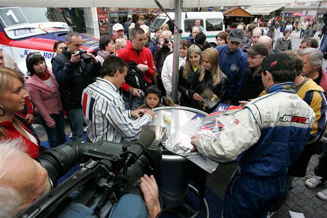 Buggyra 2010 a její  květnový křest na Václaváku, foto týmu