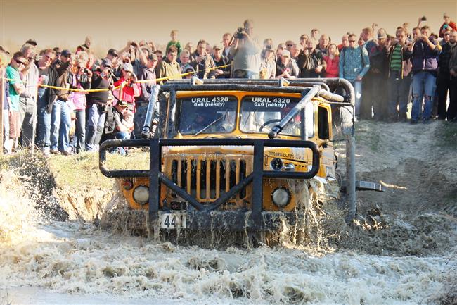 esk trucktrial odhalil vodn  st letonho kalende zvod ! Zatek v Milovicch.