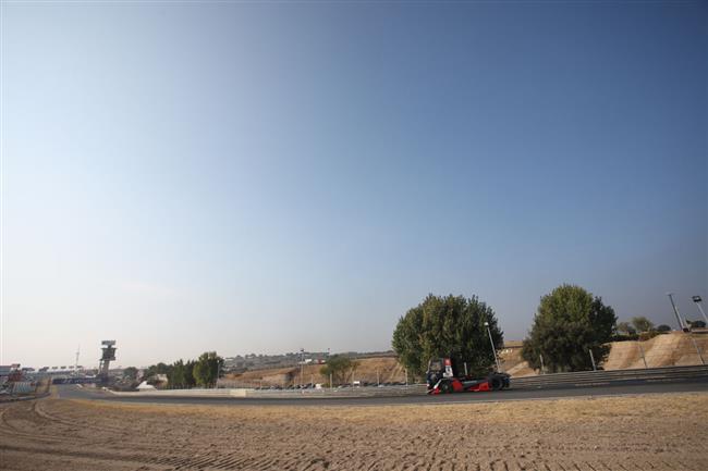 Monstrózní závodní tahač tentokrát v týmu MKR vyměnili za motokáry