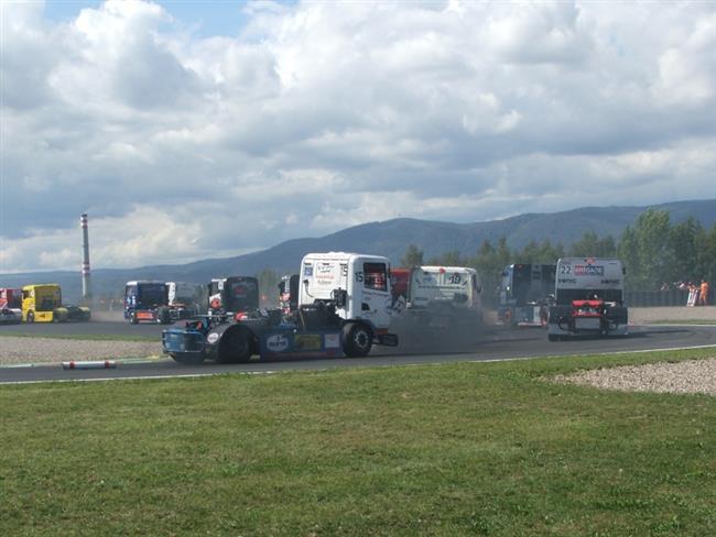 Úspěšný víkend truckerů v Mostě s vítězstvím Lacka i Vršeckého