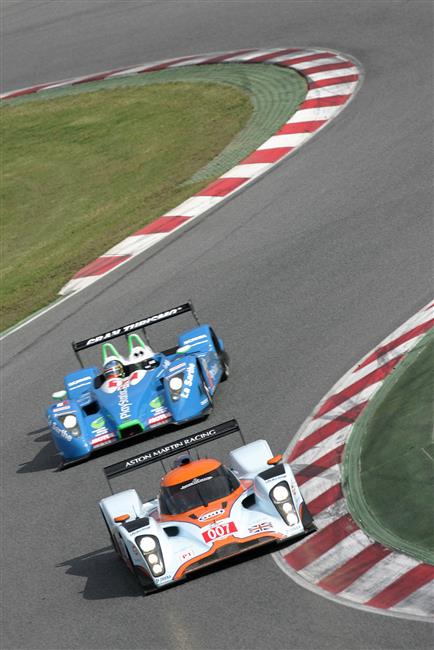 LMS 2009: Tovrn tm Aston Martin Racing ek noc na novm okruhu v  Algarve