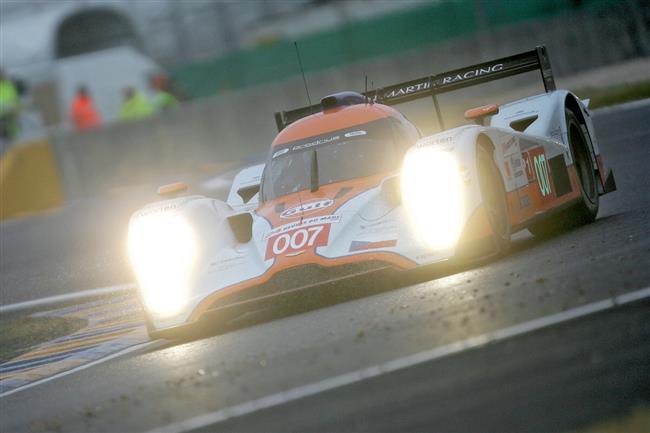 Le Mans 2009: esk Aston Martin nad rnem po okruhu doslova ltal
