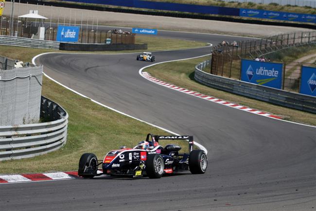 F3: Erik Jani dojel v Le Mans napoprv patnct . Jel moc rychle na lutou ..