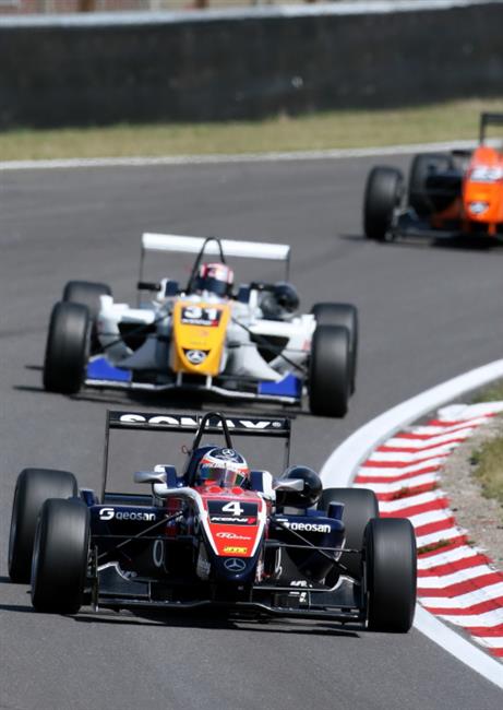 V Brands Hatch o vkendu pokrauje Euroserie F3i s Erikem Janiem