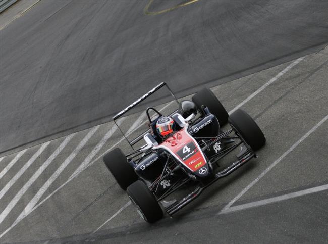 F3: Erik Jani v Anglii zopakoval sobotn vsledek na slavn drze Brands Hatch