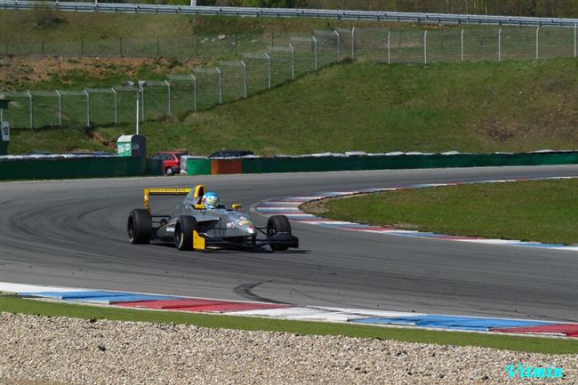 Jarní Brno 2010 a formule Renault, foto V. Klígl