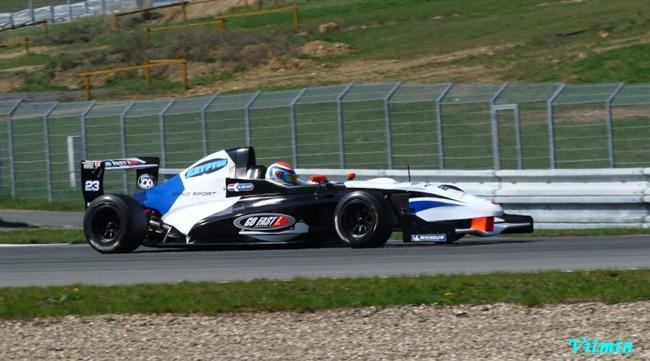 Jarní Brno 2010 a formule Renault, foto V. Klígl