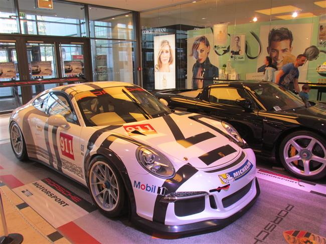 V zajet Porsche - vstava 2015