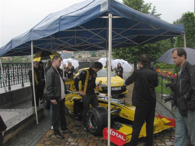 F1 zavrela na tiskovce v Praze u Vltavy, foto K. Koleko