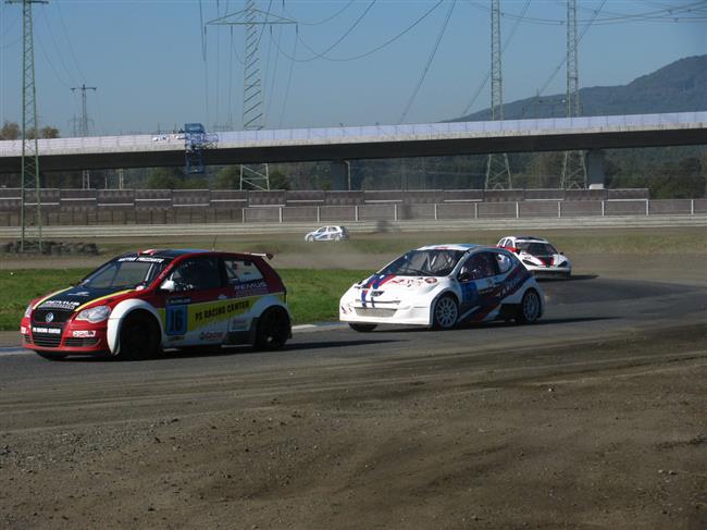 Driftujc bratry v Sosnov sledoval  i mistr USA v driftovn Tanner Foust